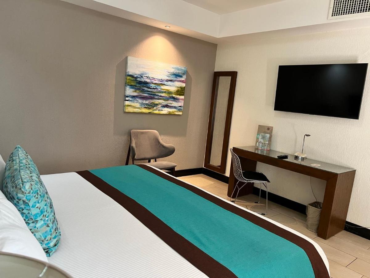 Aurea Hotel And Suites Zapopan Buitenkant foto
