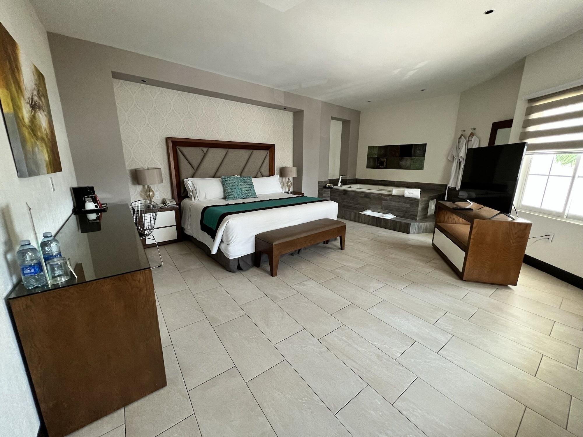 Aurea Hotel And Suites Zapopan Buitenkant foto