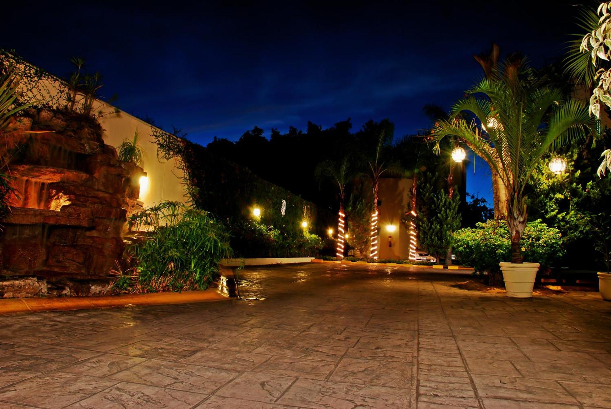 Aurea Hotel And Suites Zapopan Buitenkant foto